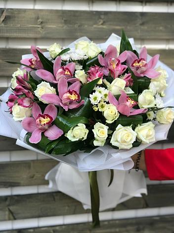 Букет цветов из: Розы и Хризантемы в Исянгулово