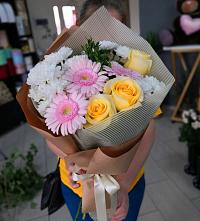 Букет цветов из:  Герберы, Розы и Хризантемы в Исянгулово