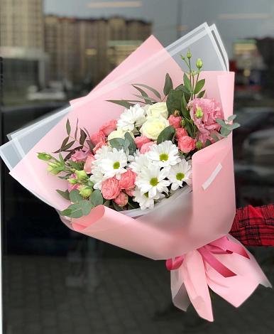 Букет цветов из: Розы, Лизиантусы и Хризантемы в Исянгулово